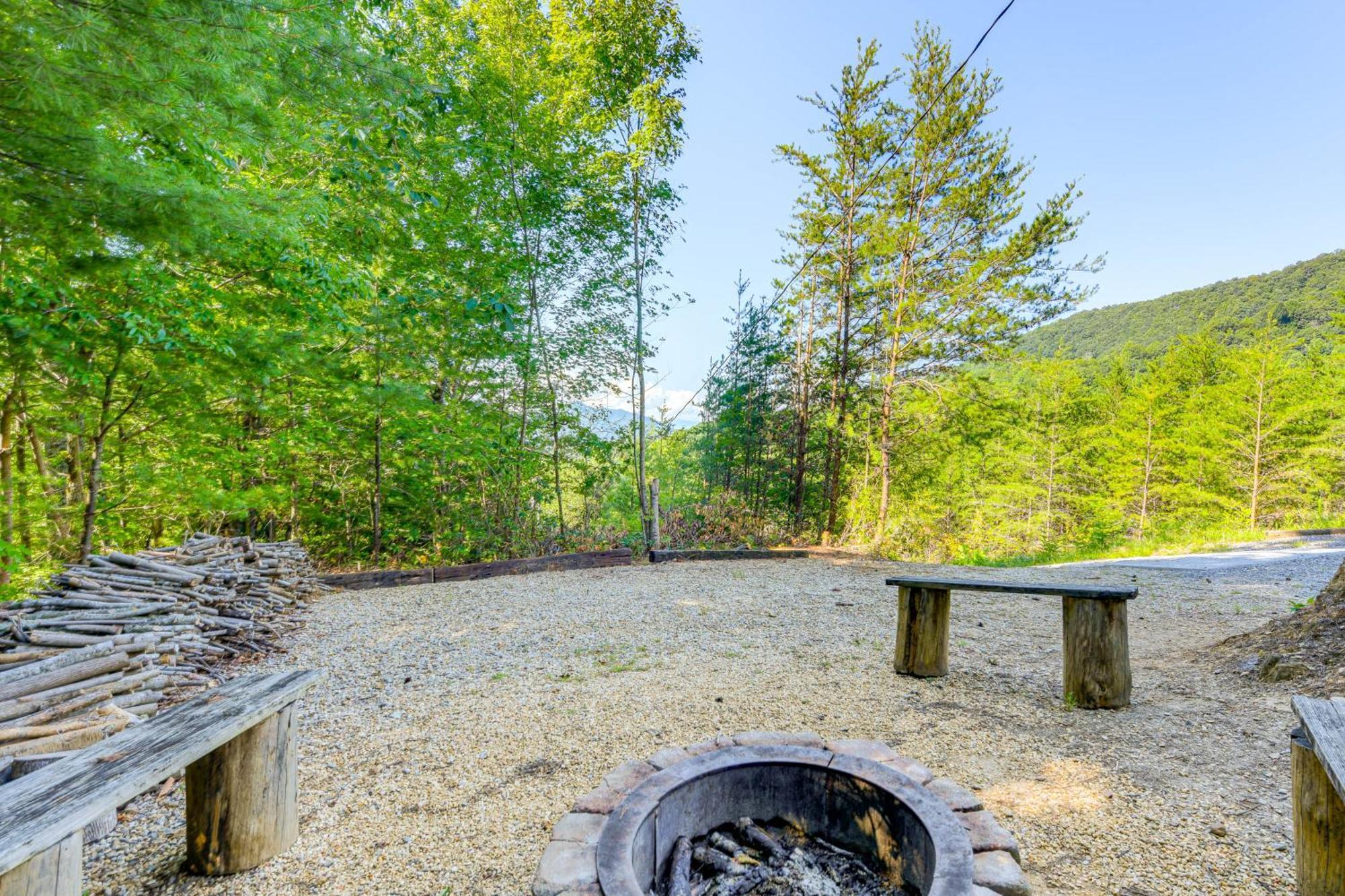 Bryson City Cabin Rental With Views And Hot Tub Exterior photo